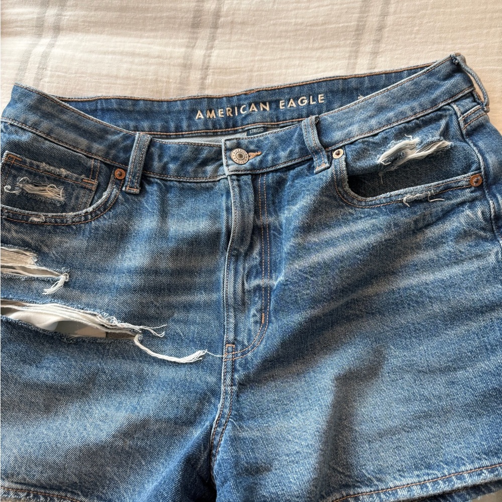 American Eagle Distressed Blue Jeans
